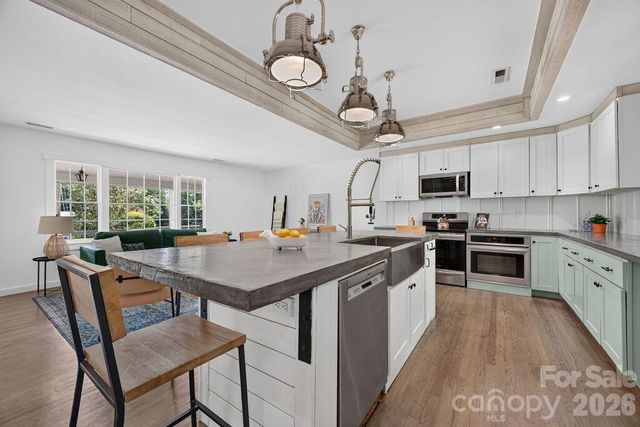 23 Clearbrook Road, Asheville, NC 28805