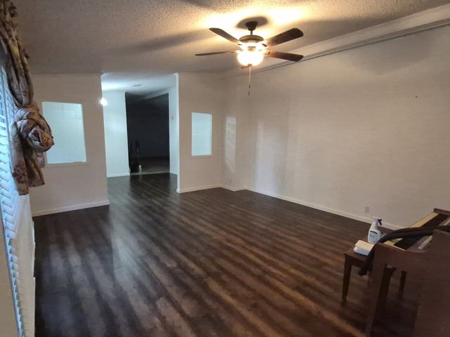 5525 Cedar Oaks Road, Grandview, TX 76050