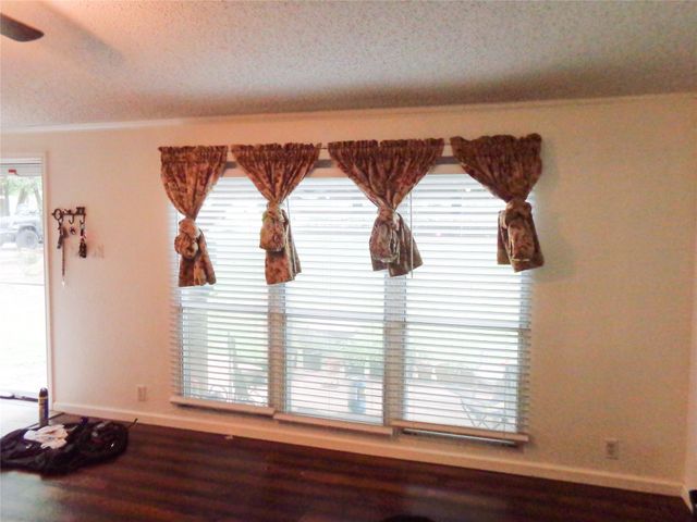 5525 Cedar Oaks Road, Grandview, TX 76050