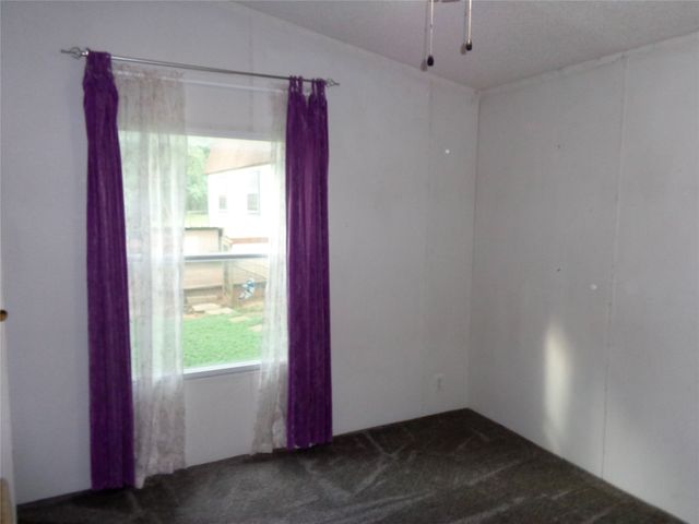 5525 Cedar Oaks Road, Grandview, TX 76050