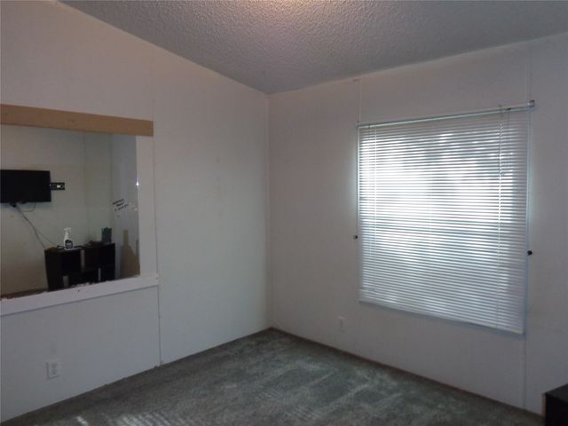 5525 Cedar Oaks Road, Grandview, TX 76050