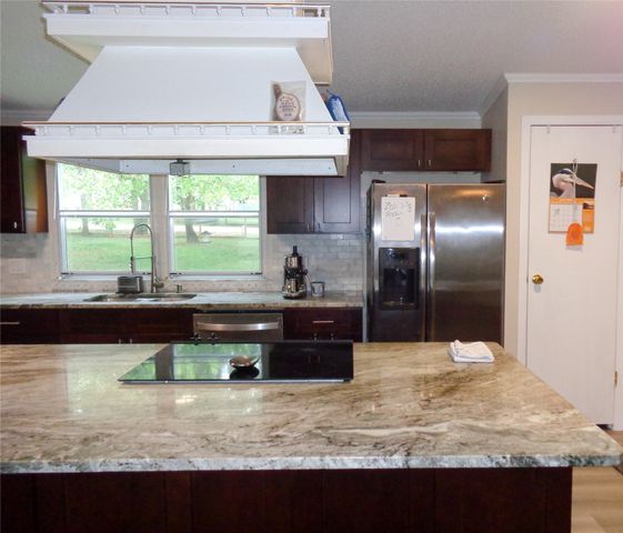 5525 Cedar Oaks Road, Grandview, TX 76050