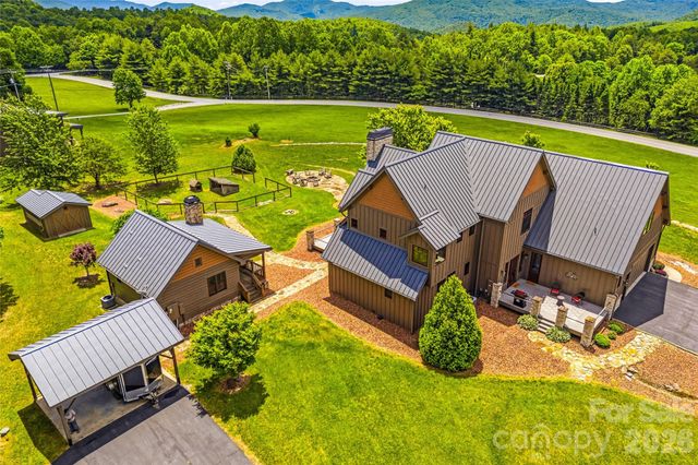 4862 Pinnacle Mountain Road, Zirconia, NC 28790