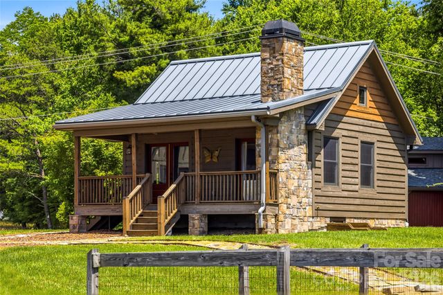 4862 Pinnacle Mountain Road, Zirconia, NC 28790