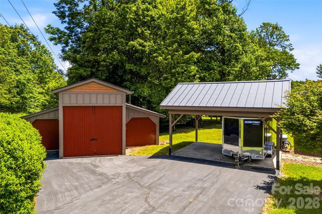 4862 Pinnacle Mountain Road, Zirconia, NC 28790