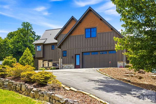 4862 Pinnacle Mountain Road, Zirconia, NC 28790