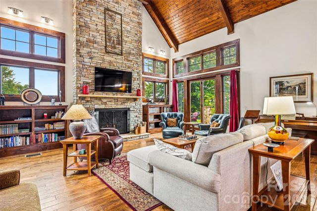 4862 Pinnacle Mountain Road, Zirconia, NC 28790