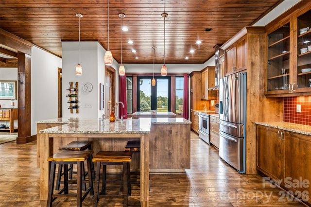 4862 Pinnacle Mountain Road, Zirconia, NC 28790