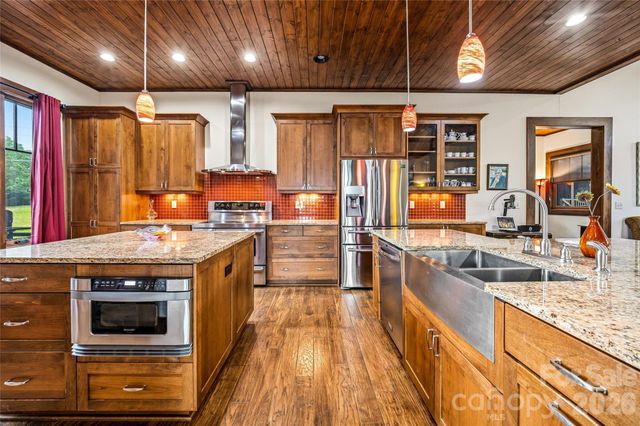 4862 Pinnacle Mountain Road, Zirconia, NC 28790