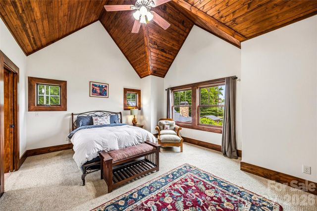 4862 Pinnacle Mountain Road, Zirconia, NC 28790