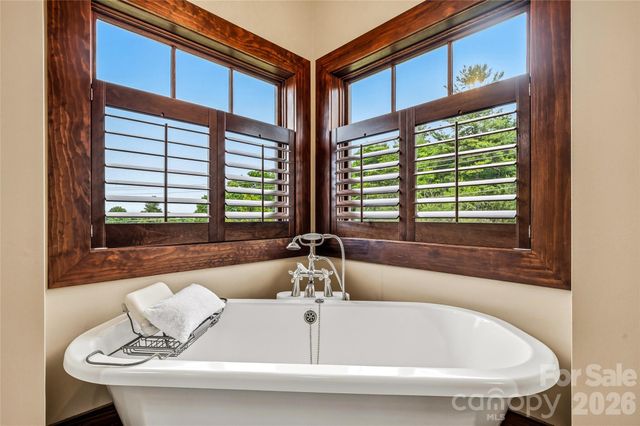 4862 Pinnacle Mountain Road, Zirconia, NC 28790