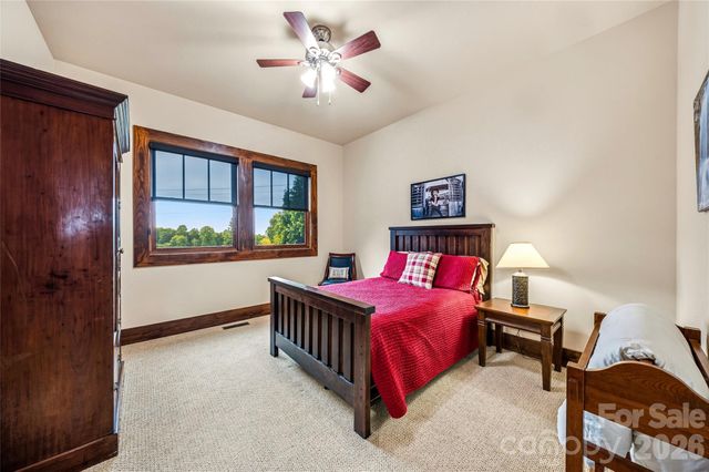 4862 Pinnacle Mountain Road, Zirconia, NC 28790