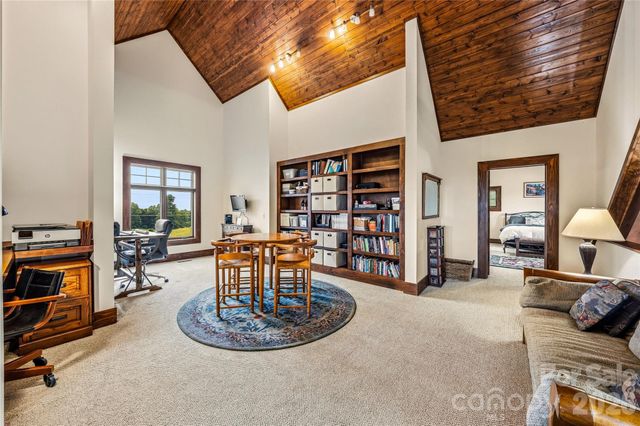 4862 Pinnacle Mountain Road, Zirconia, NC 28790