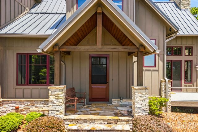 4862 Pinnacle Mountain Road, Zirconia, NC 28790