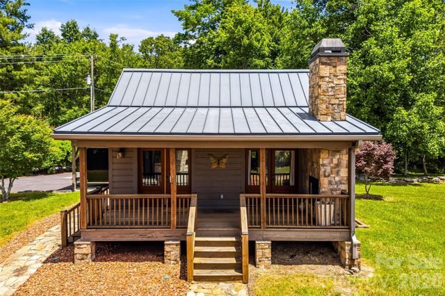 4862 Pinnacle Mountain Road, Zirconia, NC 28790