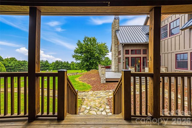 4862 Pinnacle Mountain Road, Zirconia, NC 28790