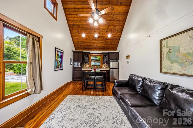 4862 Pinnacle Mountain Road, Zirconia, NC 28790