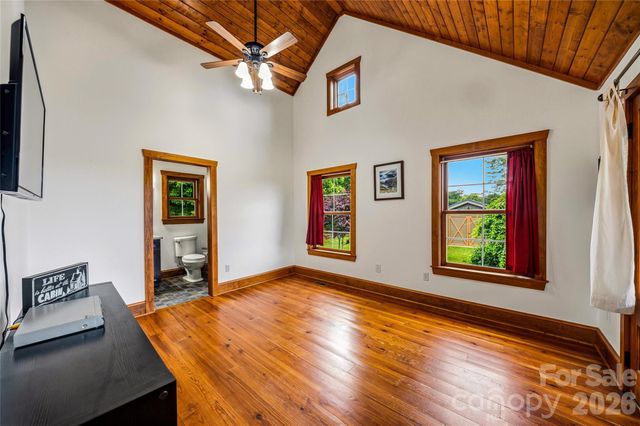 4862 Pinnacle Mountain Road, Zirconia, NC 28790