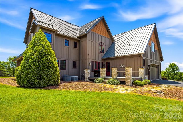 4862 Pinnacle Mountain Road, Zirconia, NC 28790