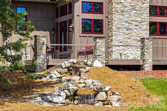 4862 Pinnacle Mountain Road, Zirconia, NC 28790