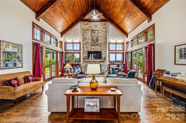 4862 Pinnacle Mountain Road, Zirconia, NC 28790