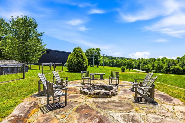 4862 Pinnacle Mountain Road, Zirconia, NC 28790