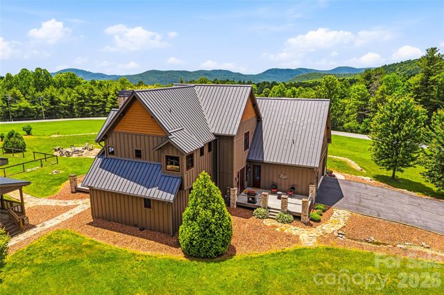 4862 Pinnacle Mountain Road, Zirconia, NC 28790