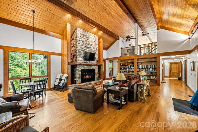 4862 Pinnacle Mountain Road, Zirconia, NC 28790