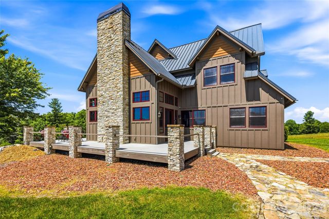 4862 Pinnacle Mountain Road, Zirconia, NC 28790