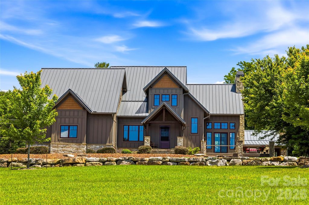 4862 Pinnacle Mountain Road, Zirconia, NC 28790