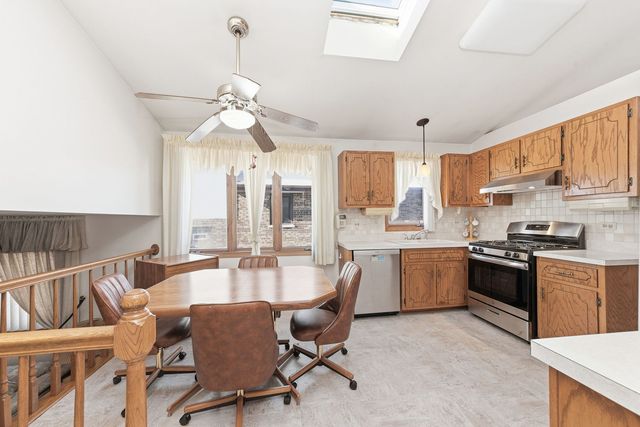 5841 W 75th Place, Burbank, IL 60459