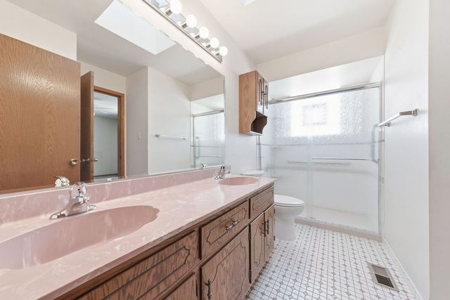 5841 W 75th Place, Burbank, IL 60459