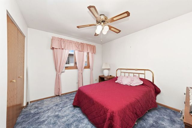 5841 W 75th Place, Burbank, IL 60459