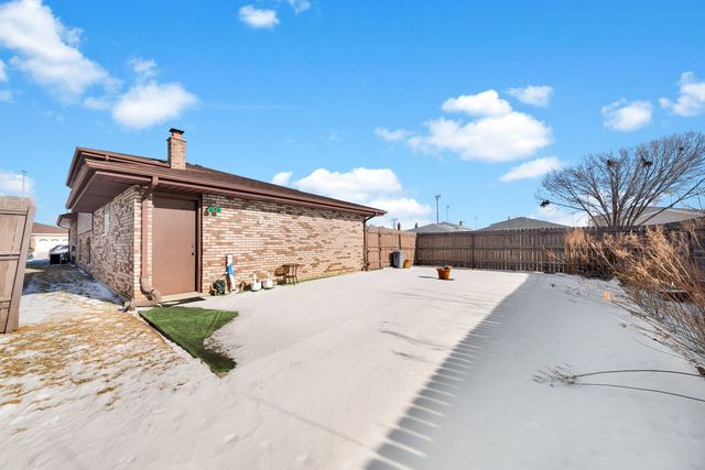 5841 W 75th Place, Burbank, IL 60459