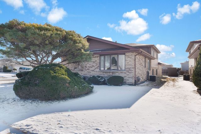 5841 W 75th Place, Burbank, IL 60459