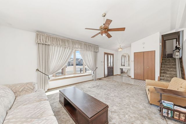 5841 W 75th Place, Burbank, IL 60459