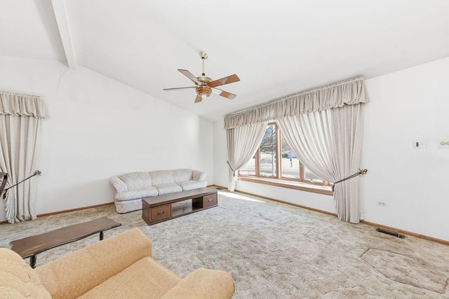 5841 W 75th Place, Burbank, IL 60459