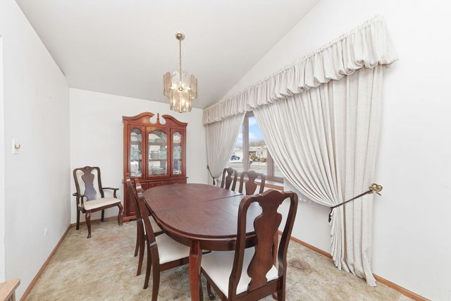 5841 W 75th Place, Burbank, IL 60459