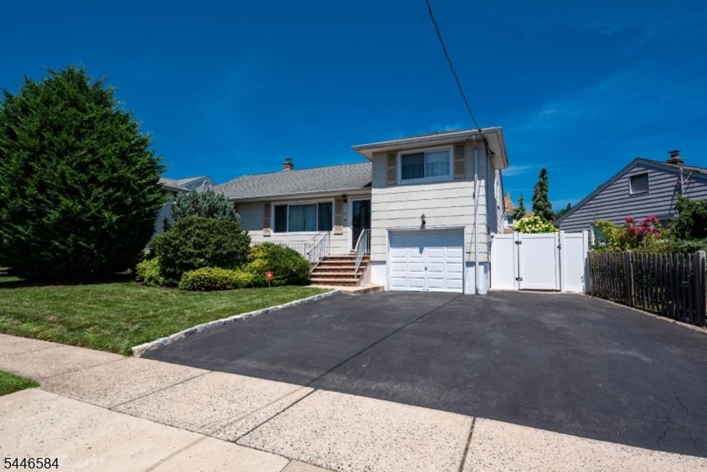 44 Lorrie Ln, Clifton City, NJ 07012 — photo 2