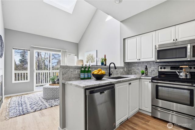 6649 SE Cougar Mountain Way, Bellevue, WA 98006