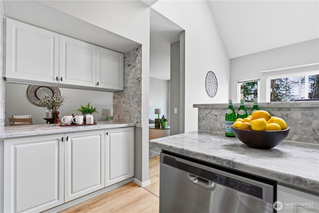 6649 SE Cougar Mountain Way, Bellevue, WA 98006