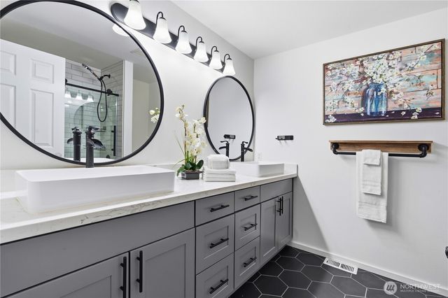 6649 SE Cougar Mountain Way, Bellevue, WA 98006