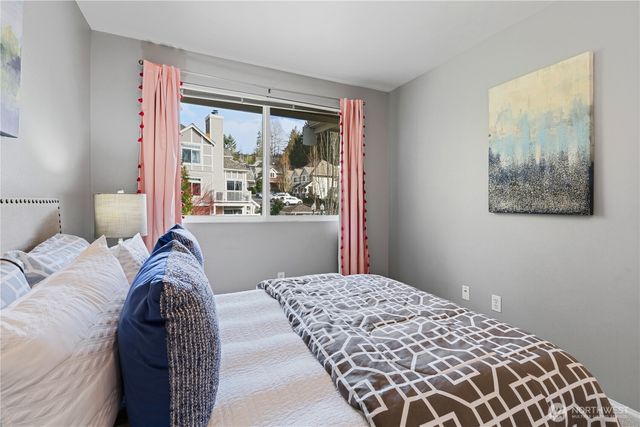 6649 SE Cougar Mountain Way, Bellevue, WA 98006