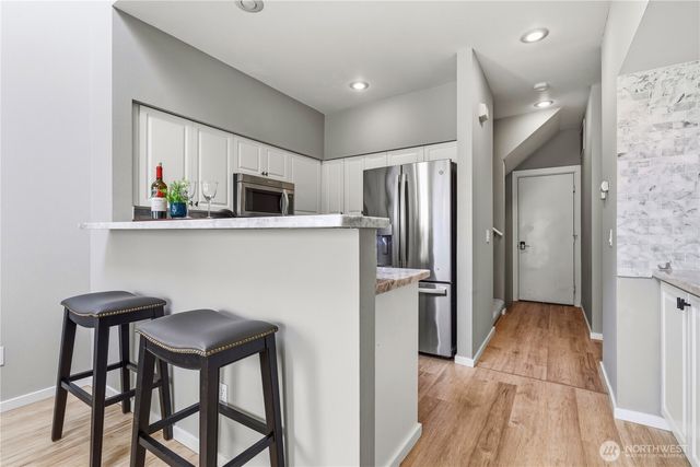 6649 SE Cougar Mountain Way, Bellevue, WA 98006