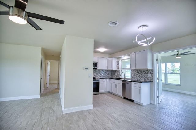 66 OAKLAND HILLS CT, Rotonda West, FL 33947