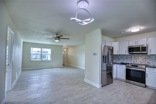 66 OAKLAND HILLS CT, Rotonda West, FL 33947