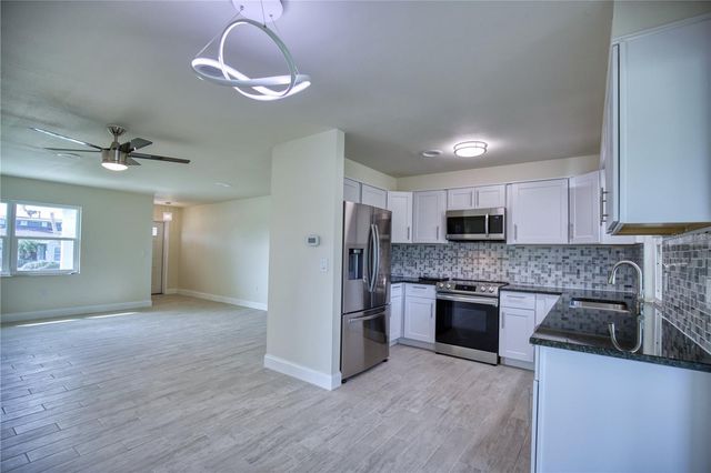 66 OAKLAND HILLS CT, Rotonda West, FL 33947