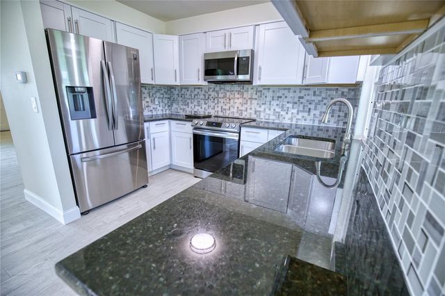 66 OAKLAND HILLS CT, Rotonda West, FL 33947