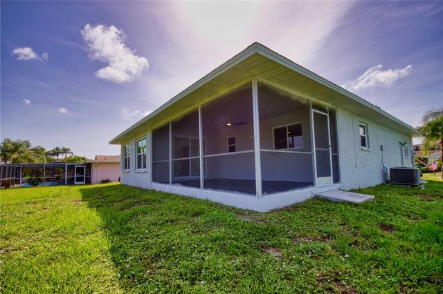 66 OAKLAND HILLS CT, Rotonda West, FL 33947