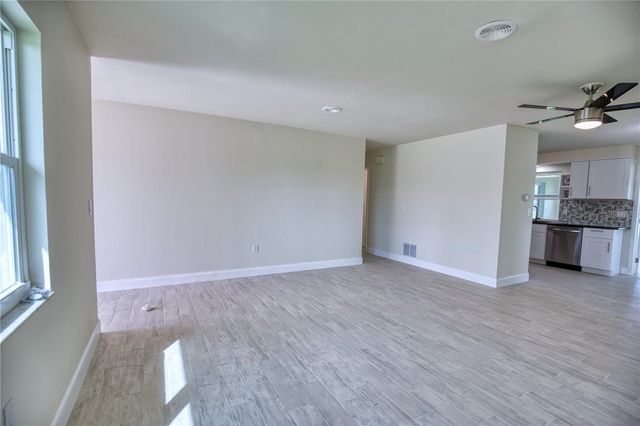 66 OAKLAND HILLS CT, Rotonda West, FL 33947